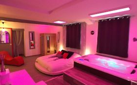 Suite Cupidon- Domaine des trois châteaux